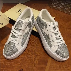 💝NWT Glitzy Star Sneakers💝